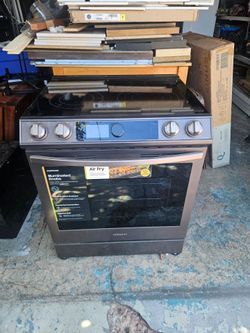 Never Used (Open Box) Samsung NE63T8711ST Slide-In Induction Range with Smart Dial