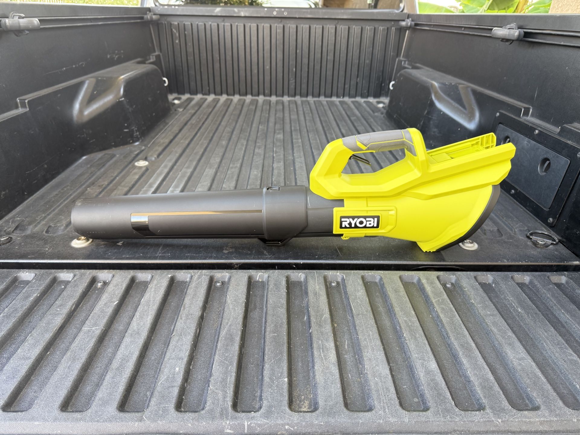 NEW RYOBI 40V 120 MPH 550 CFM Cordless Battery Leaf Blower (Tool Only)