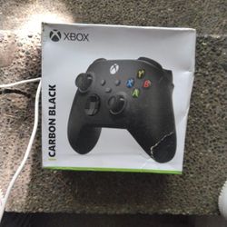 2 Xbox One Controllers 