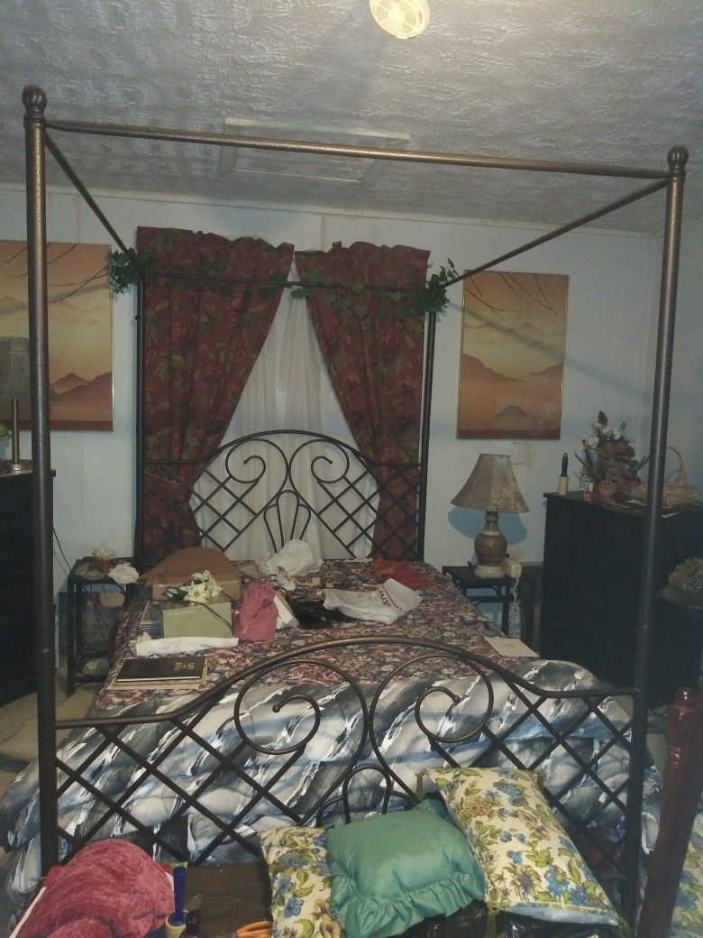 Beautiful and Unique Canopy Bed With Mattress And Box Spring 