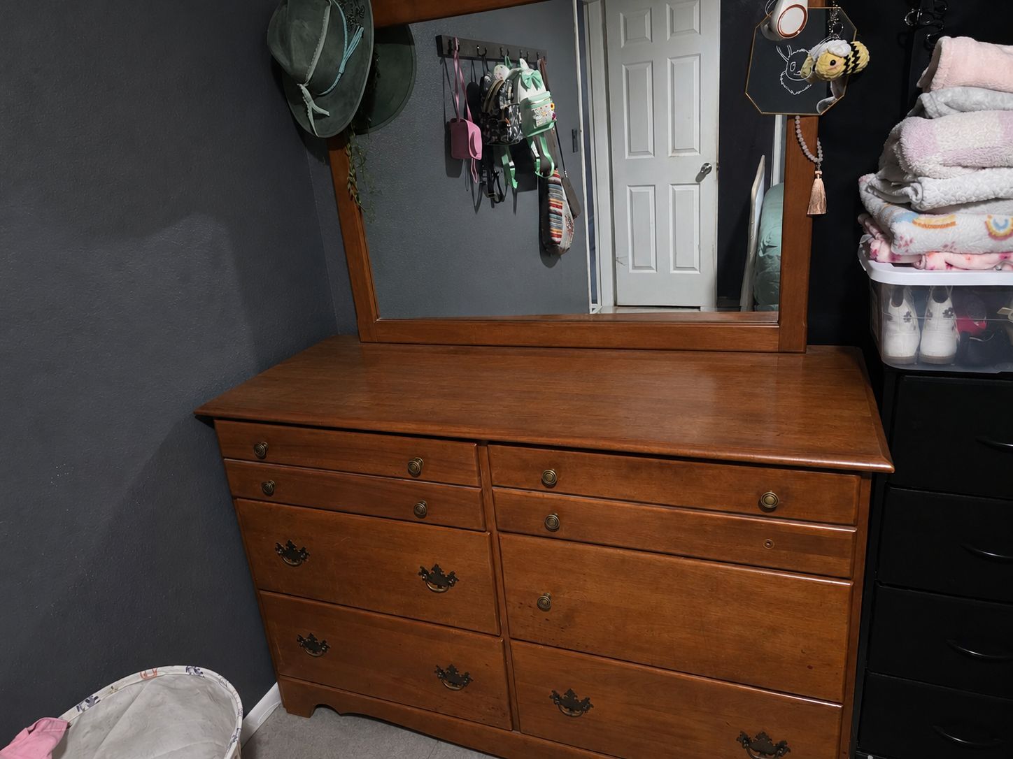Dresser set with mirror