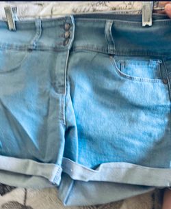Ladies size large stretch jeans shorts