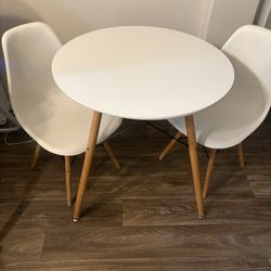 Round Table & Chairs