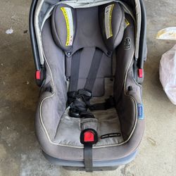 Graco Click Connect Car Seat 