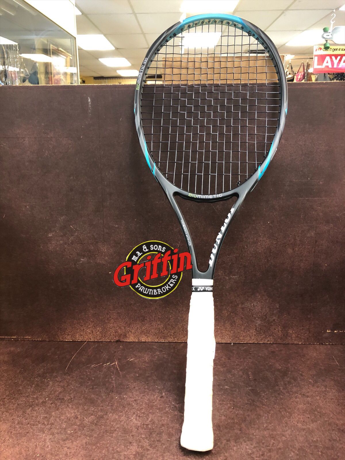 Biomimetic tennis racket