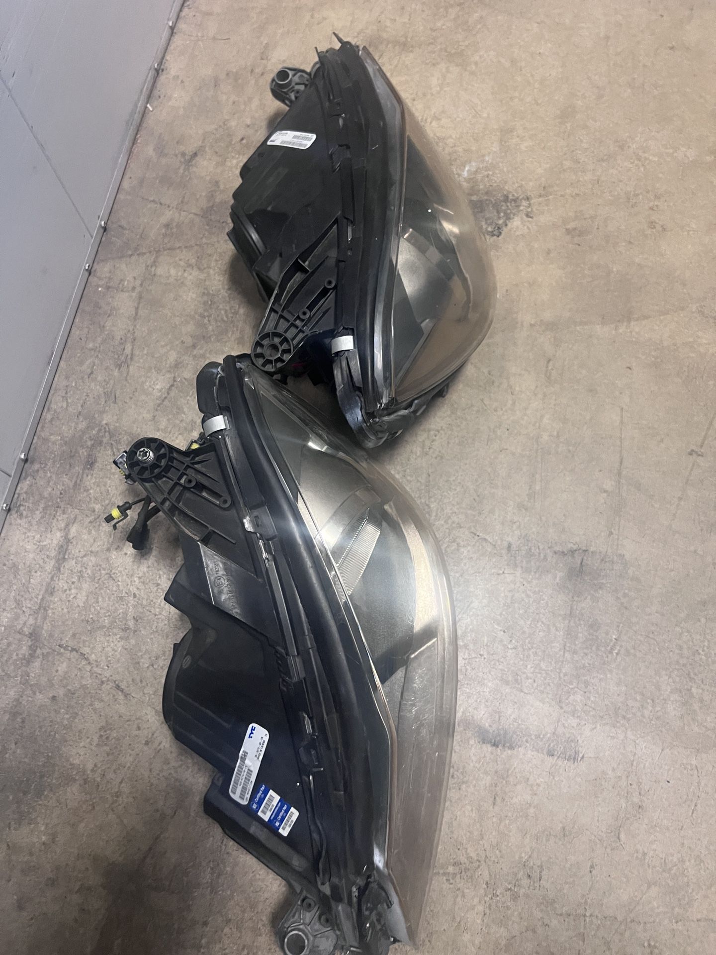 2 SETS OF MERCEDES BENZ HEADLIGHTS FOR SALE 
