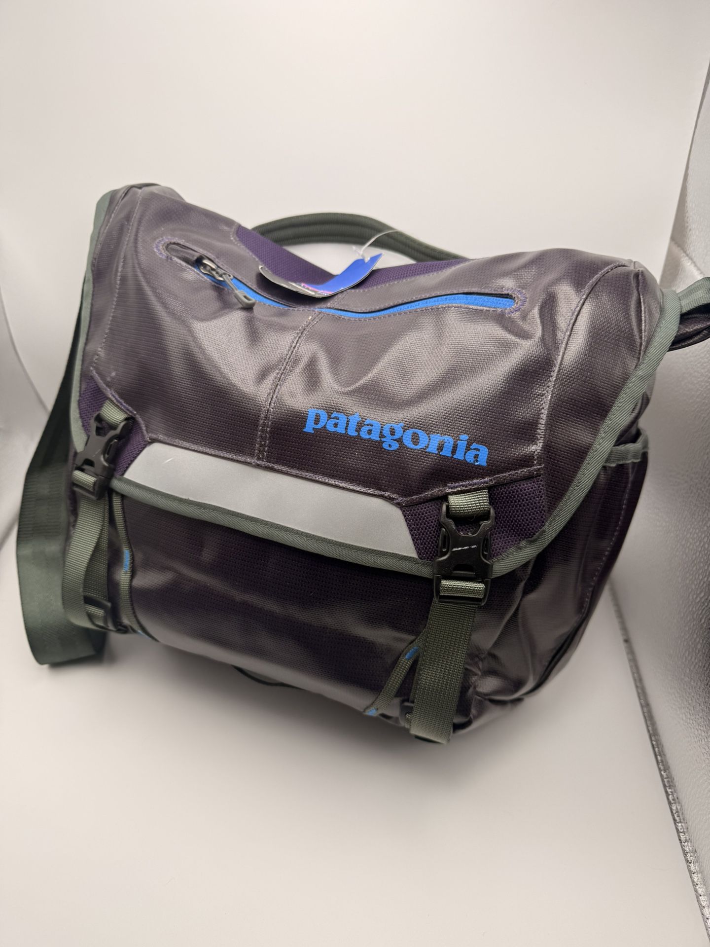 Patagonia Black Hole Messenger Bag