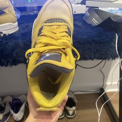 Jordan 4s Yellow 