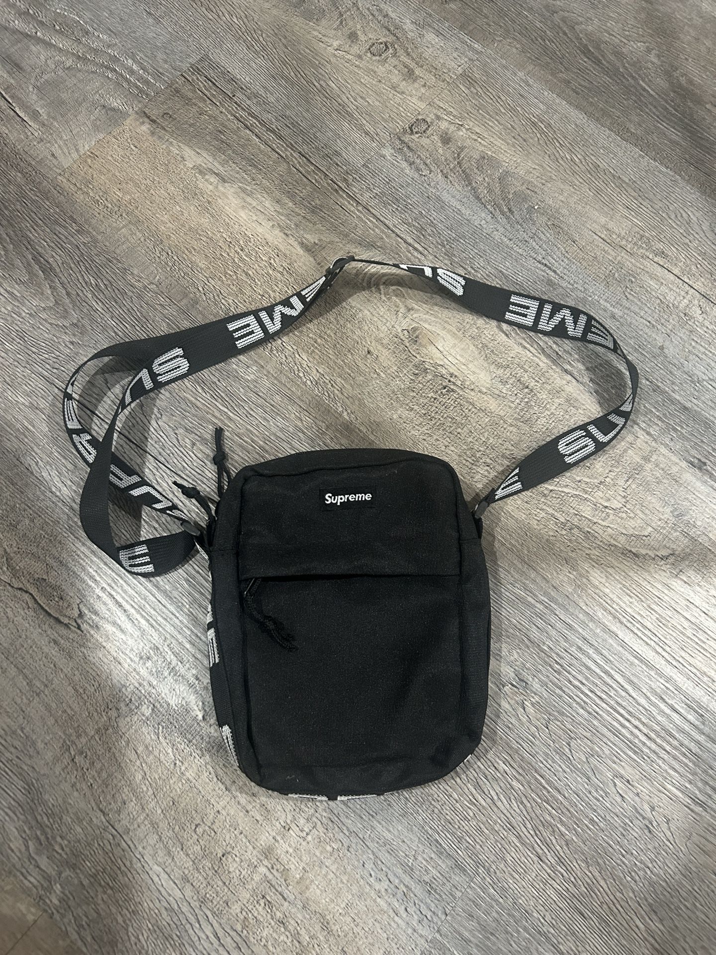 Supreme Shoulder Bag brand new goes for $215 on StockX.
