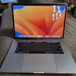Macbook Pro 2018 - 15" Intel i7 6 Core, 16GB RAM, 512GB SSD
