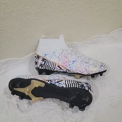 Men's & Boys' Soccer Cleats NEW All sizes

4 5

5.5

6

7 8

11

11.5.    $25