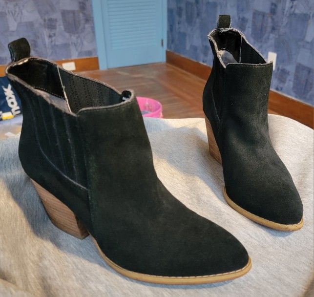 Women's Crown Vintage Booties Heel Ankle - Size 8m Black