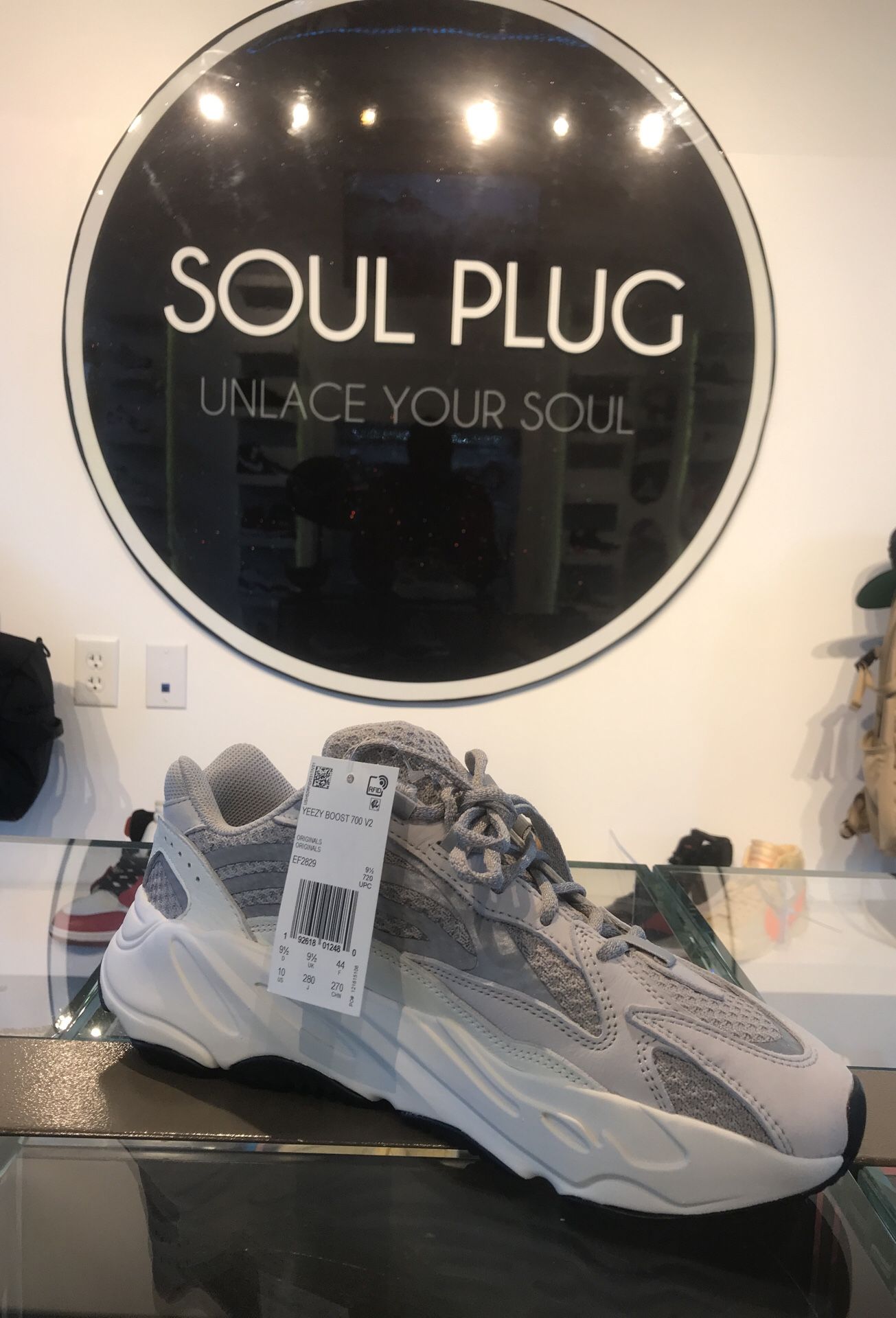 Adidas yeezy Boost 700 V2 static