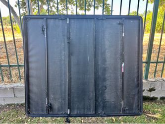 Gator SFX Tri Fold soft folding Tonneau Cover (80” x 69”)