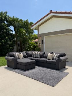 FREE DELIVERY‼️Gray L-shaped sectional