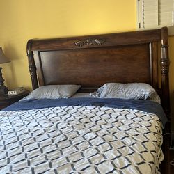 Bedroom furniture set