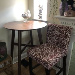Bar Height Table 2 stools