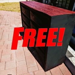 ⭐ FREE DRESSER ⭐