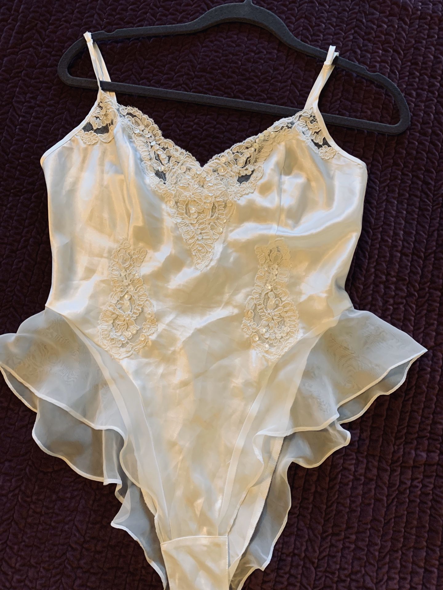 VICTORIA’S SECRET Sexy Ivory Lace Teddy Bridal Sequins Body Suit Small