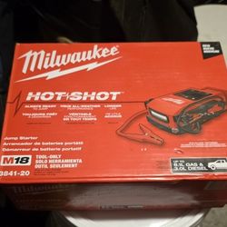 Milwaukee M18 Car Jumper