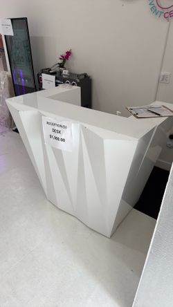 Reception desk