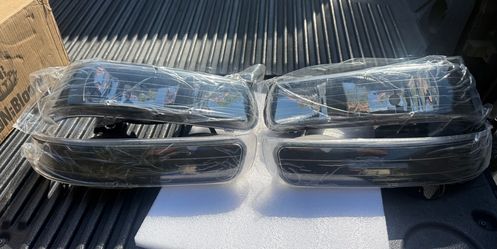 00-06 Chevy Tahoe Black Clear Headlights Parking Lights