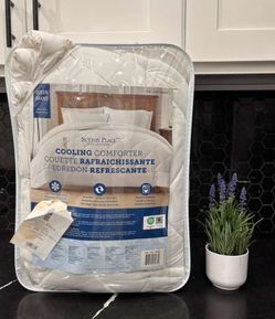 Cooling comforter