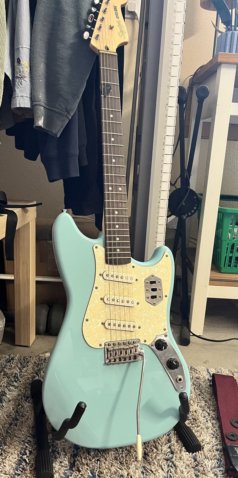 Fender Squier Paranormal Cyclone. Like New :)