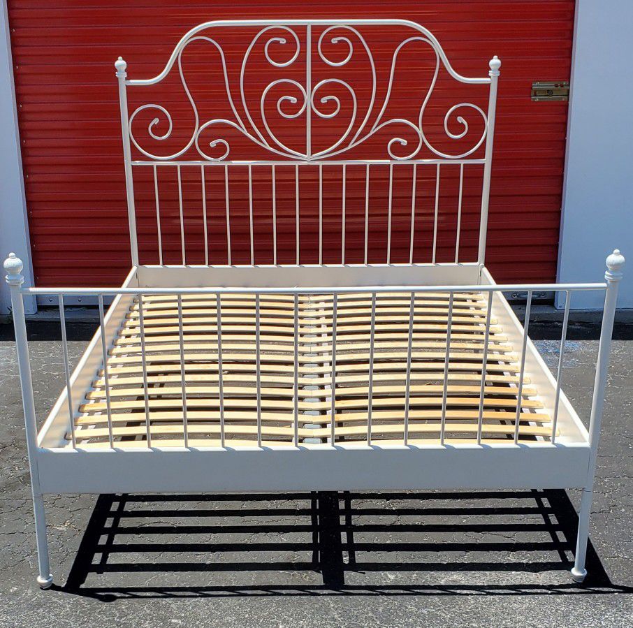 (FREE LOCAL DELIVERY) Solid white metal Queen bed frame 
