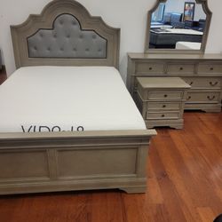 MEMORIAL DAY SALE!  BEAUTIFUL NEW FRISCO QUEEN BEDROOM SET ON SALE ONLY $799. IN STOCK SAME DAY DELIVERY 🚚 EASY FINANCING 