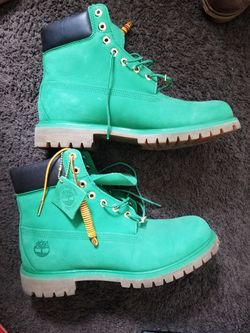 Size 10.5 100% authentic timberland in a very excellent condition. Almost new green color timberland