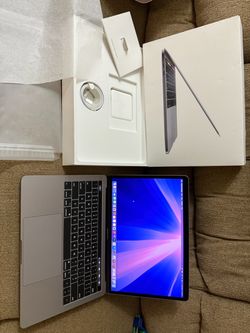 Brand New 2019/2020 MacBook Pro 13”retina,i7 Quad Core 2.8ghz. 16gb Ram. 512gb SSD, Touch bar/ID