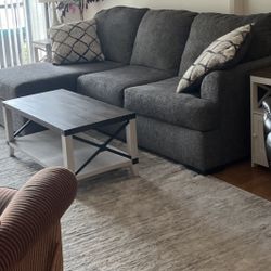 Sectional With Chaise 