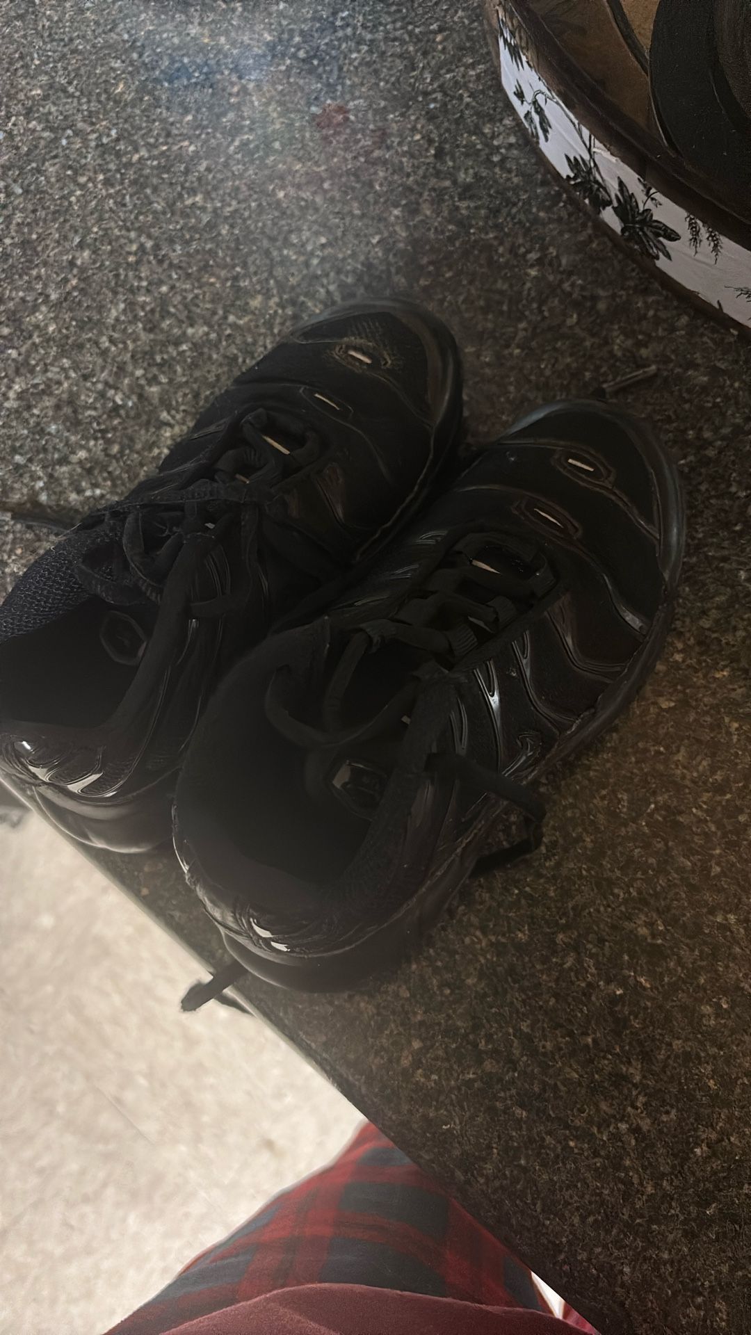 Used Black Nike Kid Boy Size 11c