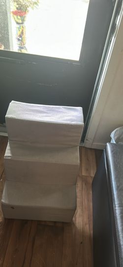 Foam pet steps