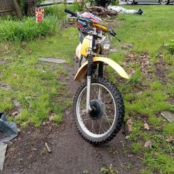 1978 Vintage Yellow   Suzuki 250 Two Stroke  Very Fast Dirtbike Allways Been In The Garage OUT OF THE Rain .