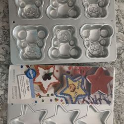 Lot Of 2 Wilton Baking/Mold Pans