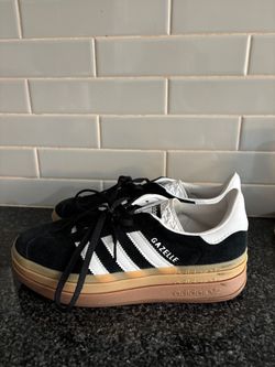 Adidas women’s Gazelle Bold Platform Sneakers size 7