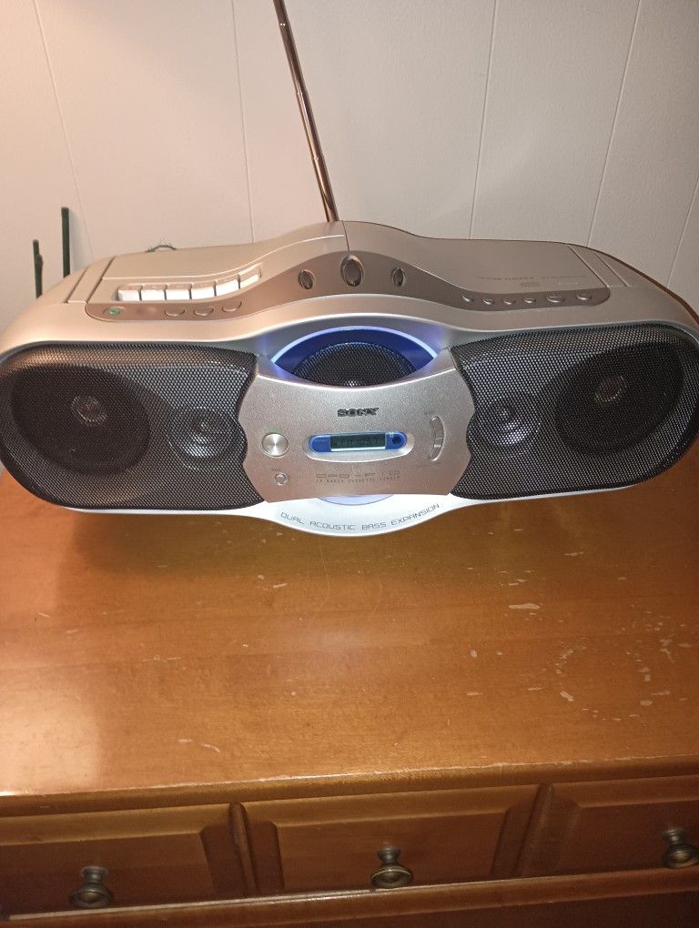 Sony Boom Box Am FM Cassette CD Player Works Gd Needs Cord