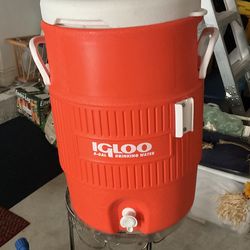 8 Gallon Igloo Cooler