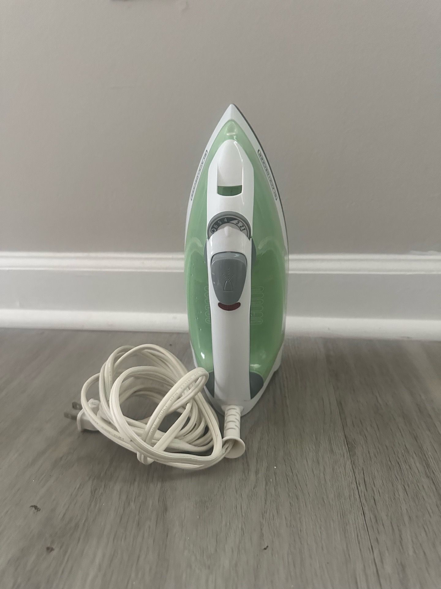 Black+Decker Steam Iron and Ironing Board