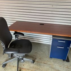 Electric Adjustable height desk
