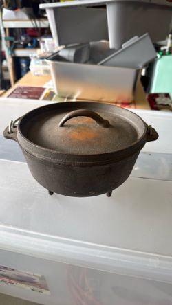 Vintage Unmarked Lodge 3-Legged Cast Iron Camp Kettle / Bean Pot with Lid (1940s-60s)