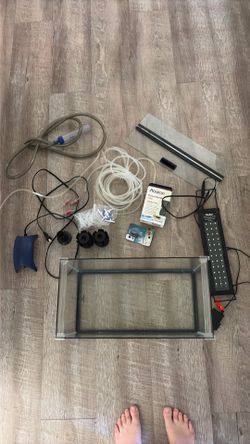 5 gallon fish tank with everything in the picture