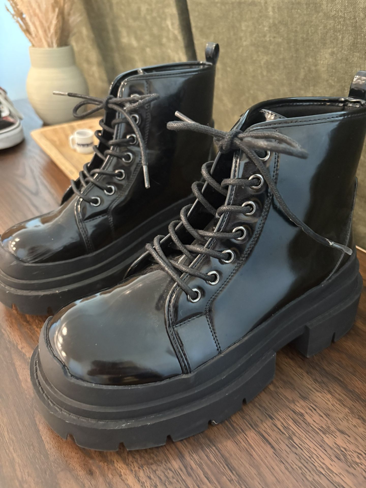 Forever 21 Shiny “BigBlackBoots!” W sz 7