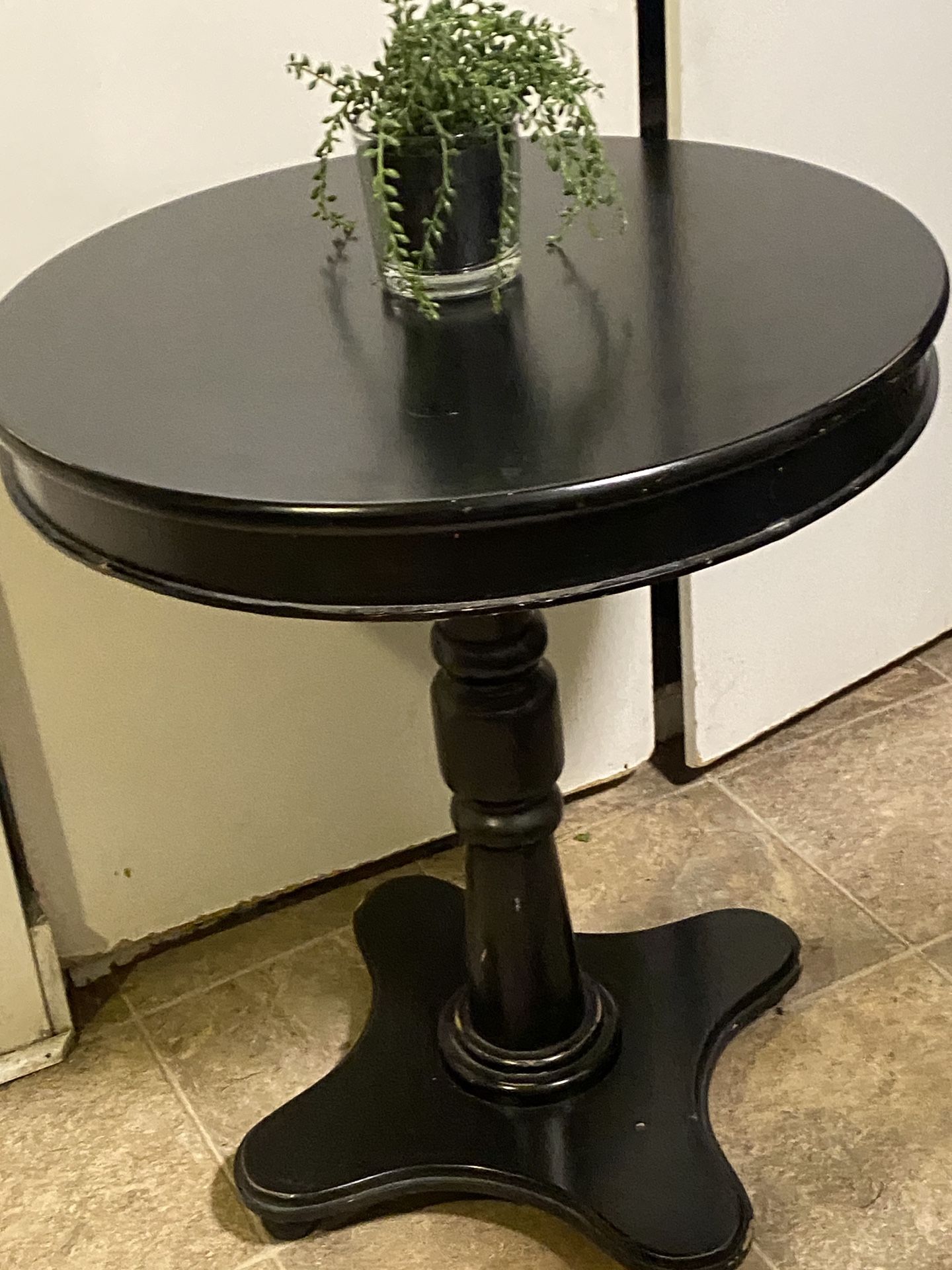 Round Side Table for Sale in Rancho Cucamonga, CA - OfferUp