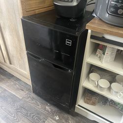 Mini Fridge 