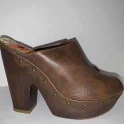 Ladies Shoes / Clogs / Heels Size 8M