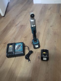 Makita XLT01 18V LXT Lithium-Ion Cordless Angle Impact Driver Pack, With Battery Charger and Extra Charger.