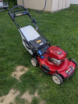 electric start Toro 22-in recycler mulching bagging self-propelled mower